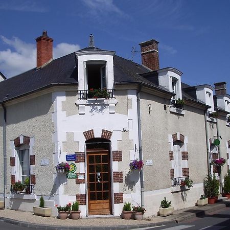 Les Glycines Bed & Breakfast Plaimpied-Givaudins Dış mekan fotoğraf