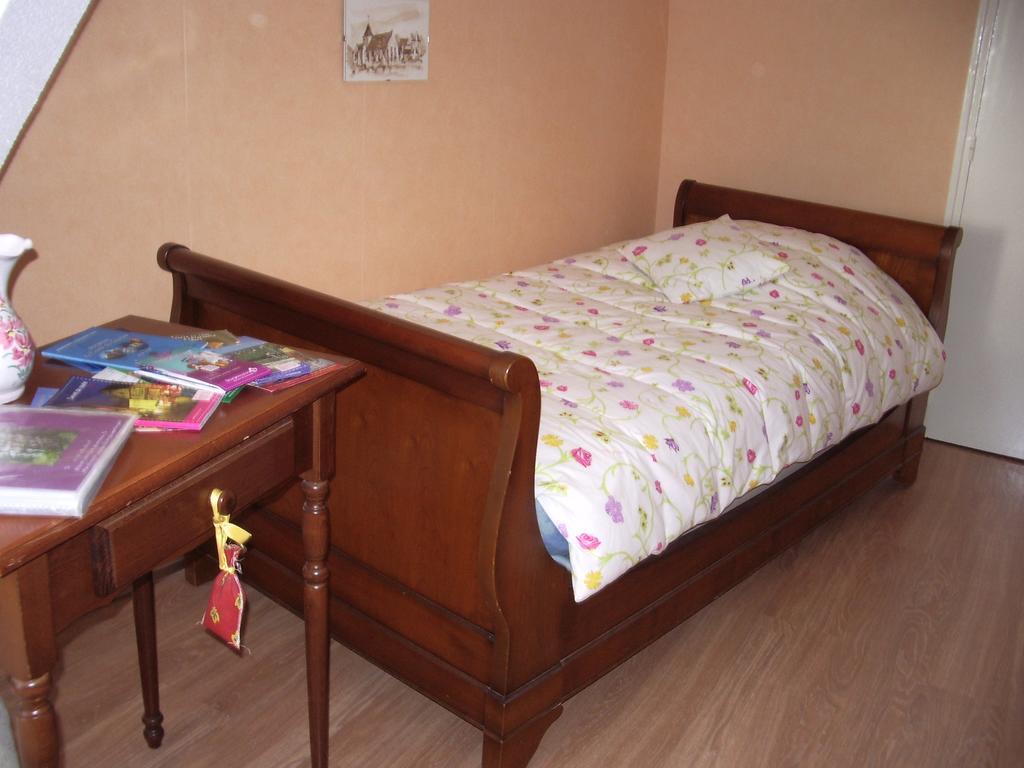 Les Glycines Bed & Breakfast Plaimpied-Givaudins Dış mekan fotoğraf