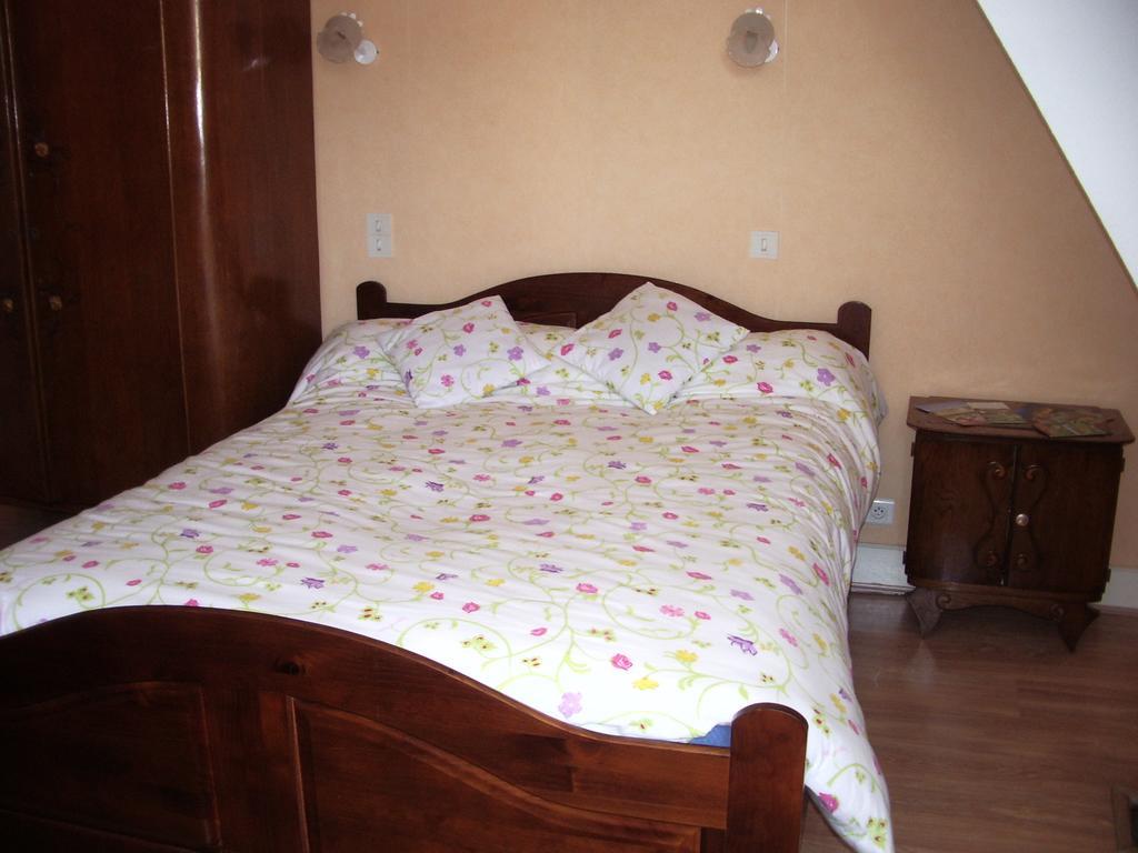 Les Glycines Bed & Breakfast Plaimpied-Givaudins Dış mekan fotoğraf