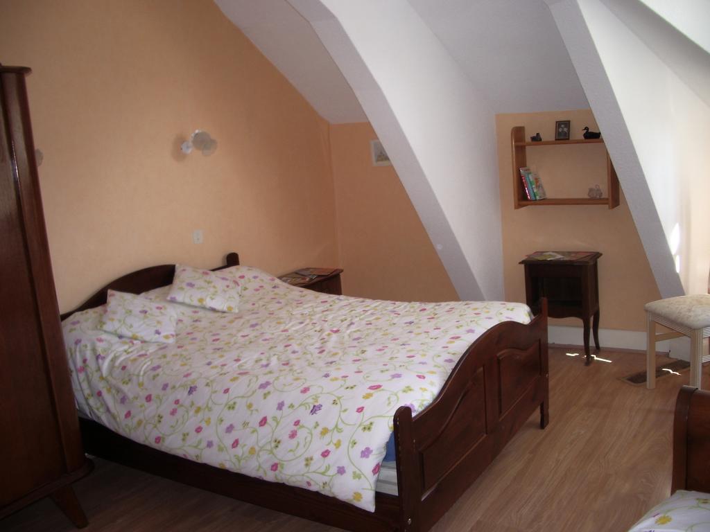 Les Glycines Bed & Breakfast Plaimpied-Givaudins Dış mekan fotoğraf